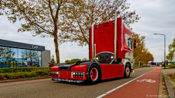 20251019-Tom-Holding-00038